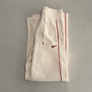 Women's Nike Wide-Legged Sweatpants